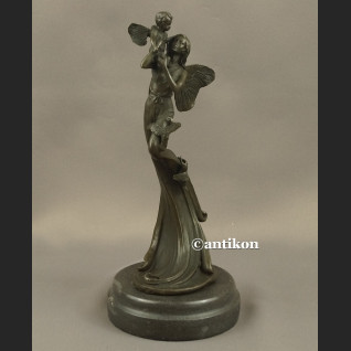 Macierzyństwo matka z dzieckiem statuetka z brązu 