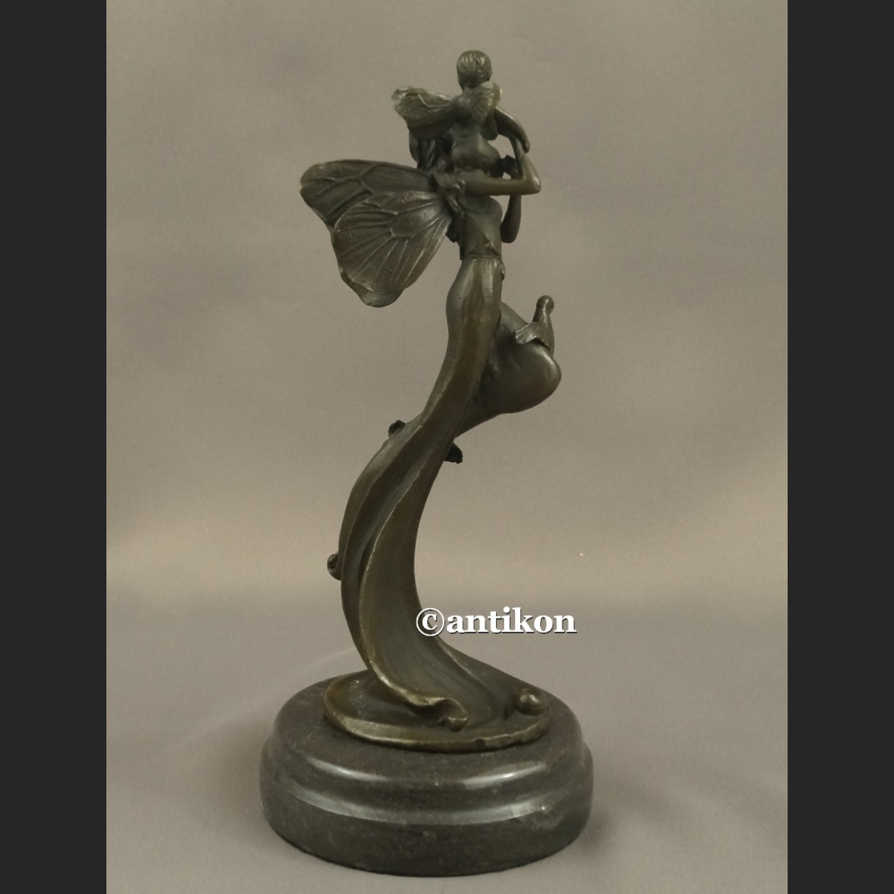 Macierzyństwo matka z dzieckiem statuetka z brązu 