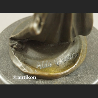 Macierzyństwo matka z dzieckiem statuetka z brązu 