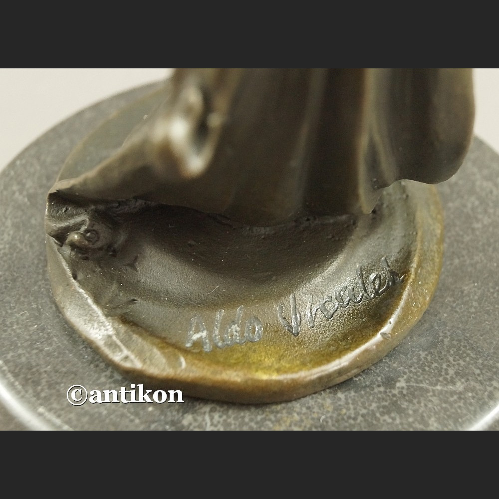 Macierzyństwo matka z dzieckiem statuetka z brązu 