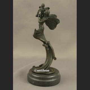 Macierzyństwo matka z dzieckiem statuetka z brązu 