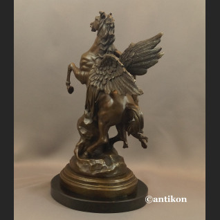 Perseusz i Pegaz rzeźba z brązu luksusowy prezent  Perseusz i Pegaz rzeźba z brązu luksusowy prezent