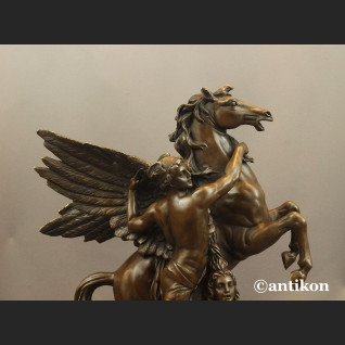 Perseusz i Pegaz rzeźba z brązu luksusowy prezent  Perseusz i Pegaz rzeźba z brązu luksusowy prezent