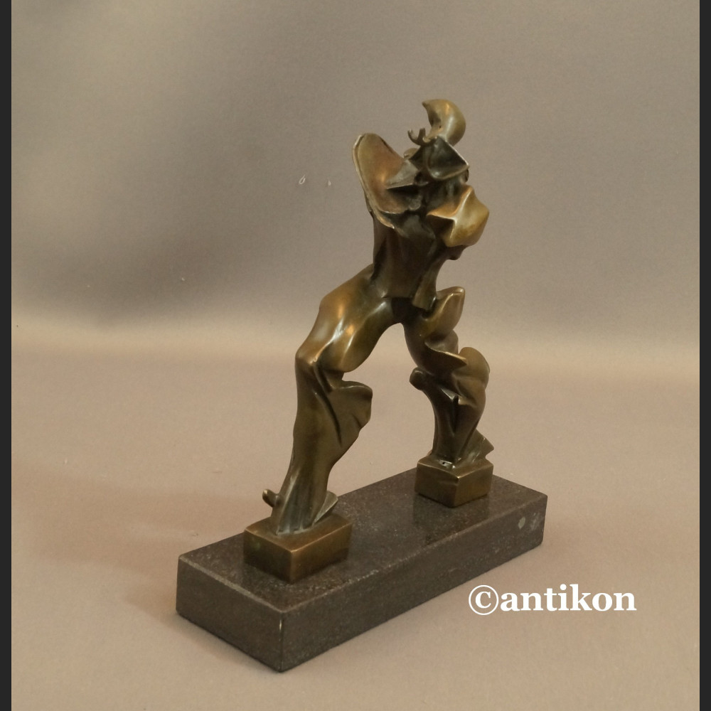 Rzeźba nowoczesna Unikalne formy ciągłości w przestrzeni Rzeźba nowoczesna Unikalne formy ciągłości w przestrzeni