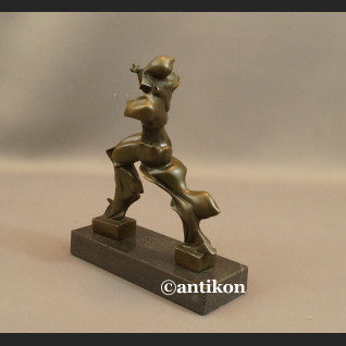 Rzeźba nowoczesna Unikalne formy ciągłości w przestrzeni Rzeźba nowoczesna Unikalne formy ciągłości w przestrzeni