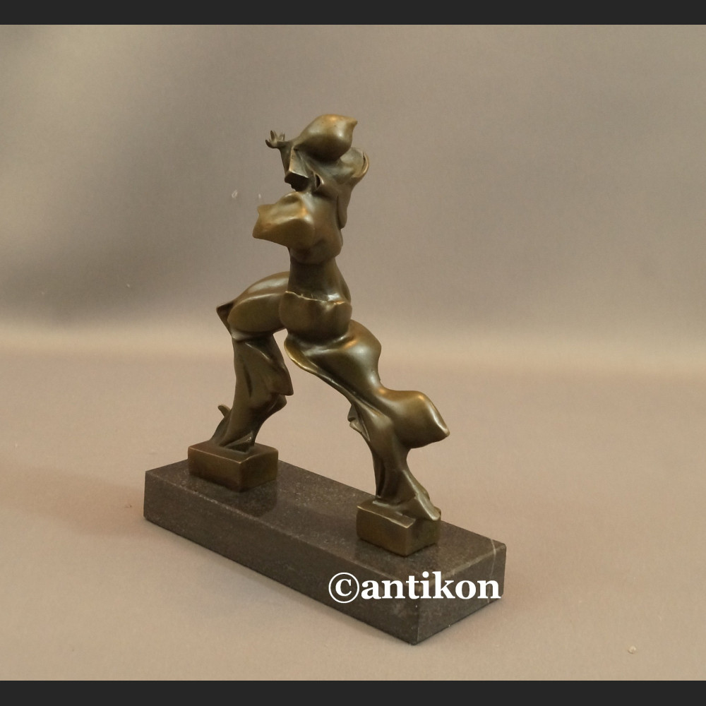 Rzeźba nowoczesna Unikalne formy ciągłości w przestrzeni Rzeźba nowoczesna Unikalne formy ciągłości w przestrzeni