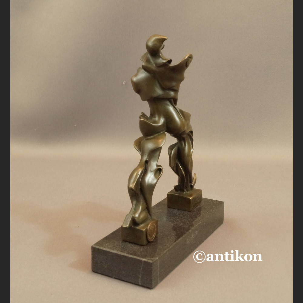 Rzeźba nowoczesna Unikalne formy ciągłości w przestrzeni Rzeźba nowoczesna Unikalne formy ciągłości w przestrzeni