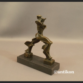 Rzeźba nowoczesna Unikalne formy ciągłości w przestrzeni Rzeźba nowoczesna Unikalne formy ciągłości w przestrzeni