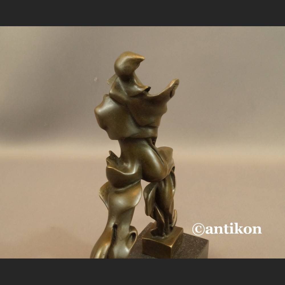 Rzeźba nowoczesna Unikalne formy ciągłości w przestrzeni Rzeźba nowoczesna Unikalne formy ciągłości w przestrzeni