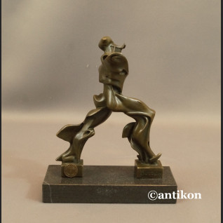 Rzeźba nowoczesna Unikalne formy ciągłości w przestrzeni Rzeźba nowoczesna Unikalne formy ciągłości w przestrzeni