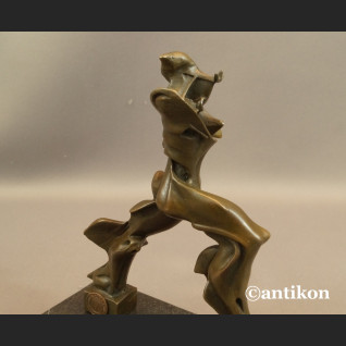 Rzeźba nowoczesna Unikalne formy ciągłości w przestrzeni Rzeźba nowoczesna Unikalne formy ciągłości w przestrzeni