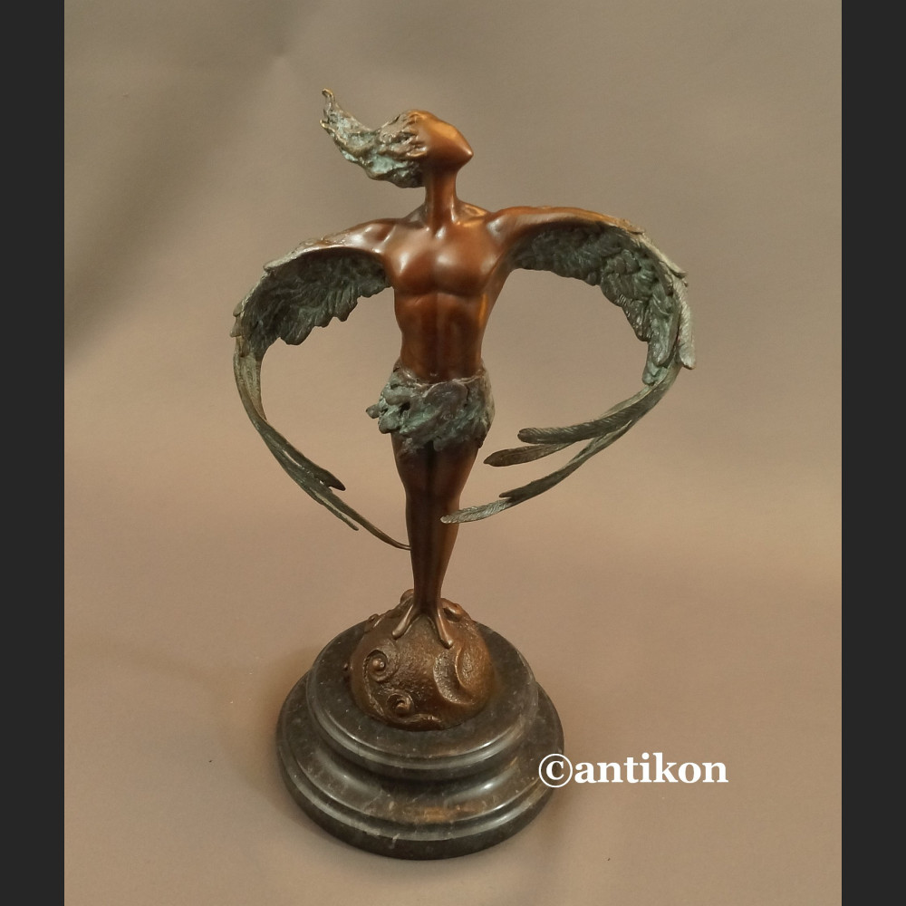 Ikar rzeźba nowowczesna z brązu 