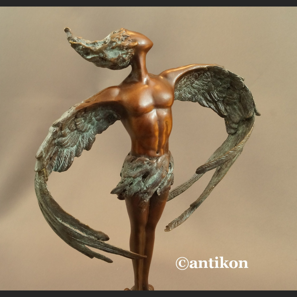 Ikar rzeźba nowowczesna z brązu 