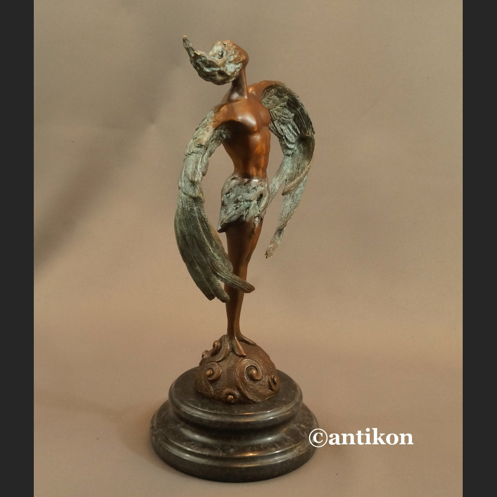 Ikar rzeźba nowowczesna z brązu 