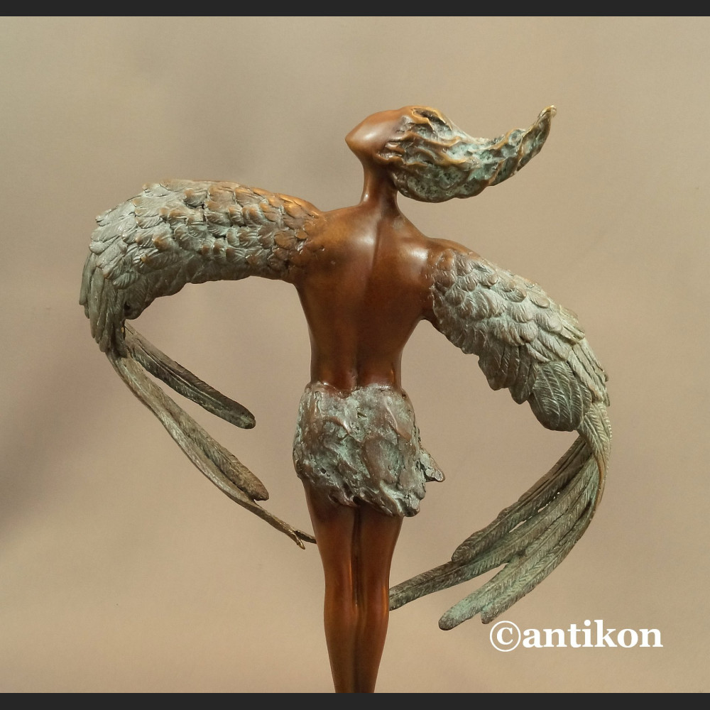 Ikar rzeźba nowowczesna z brązu 