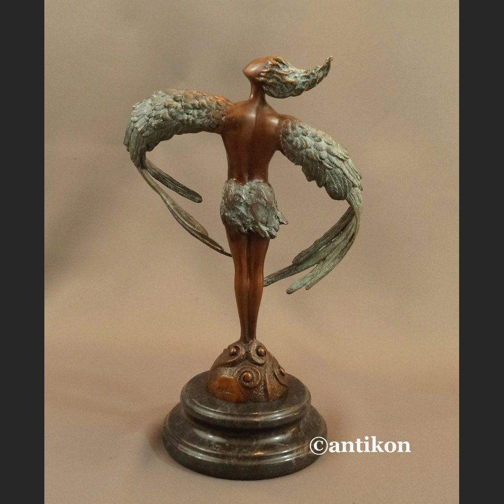 Ikar rzeźba nowowczesna z brązu 