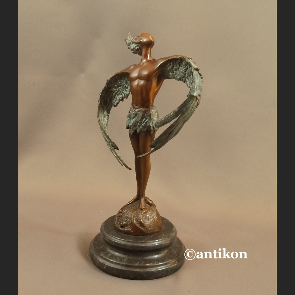 Ikar rzeźba nowowczesna z brązu 