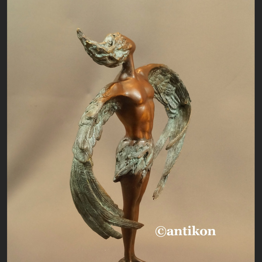 Ikar rzeźba nowowczesna z brązu 