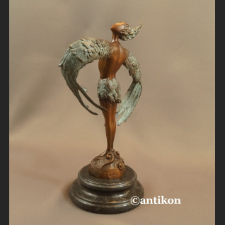 Ikar rzeźba nowowczesna z brązu 