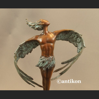 Ikar rzeźba nowowczesna z brązu 