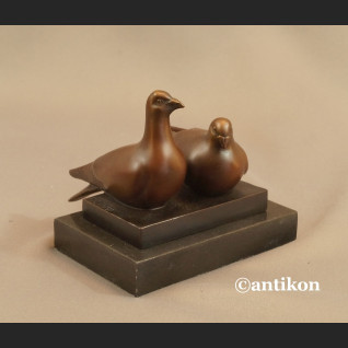 Dwa gołąbki rzeźba z brązu na prezent ślubny 