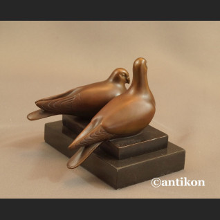 Dwa gołąbki rzeźba z brązu na prezent ślubny  Dwa gołąbki rzeźba z brązu na prezent ślubny