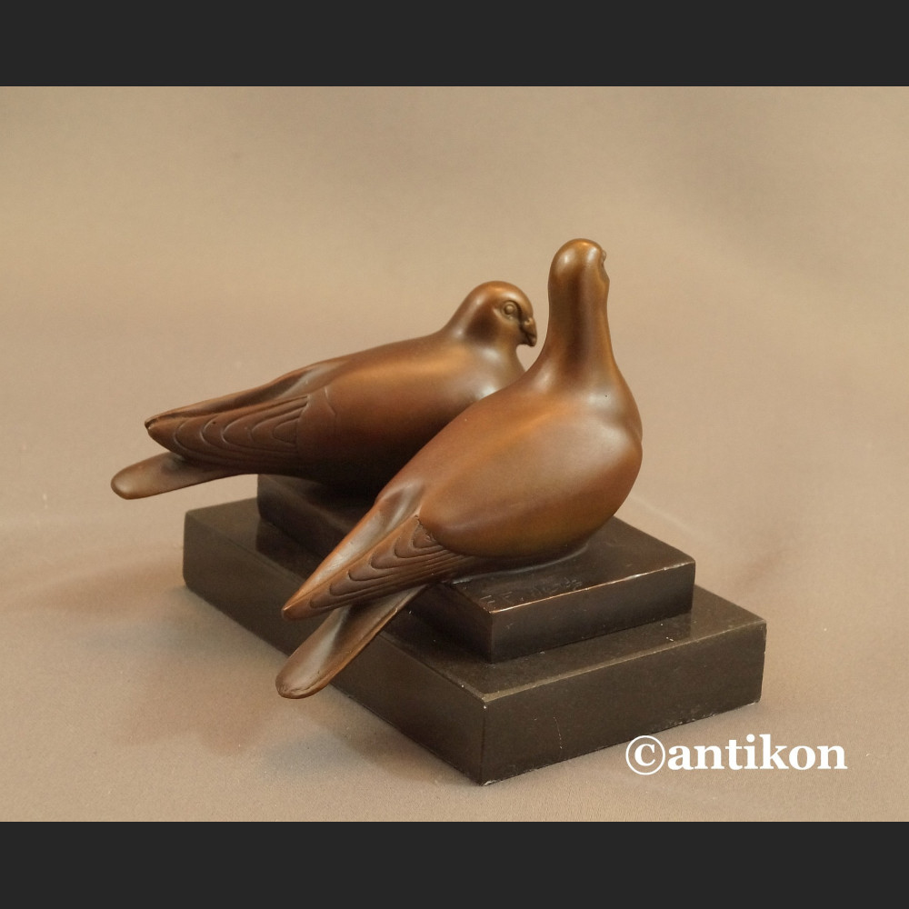 Dwa gołąbki rzeźba z brązu na prezent ślubny  Dwa gołąbki rzeźba z brązu na prezent ślubny