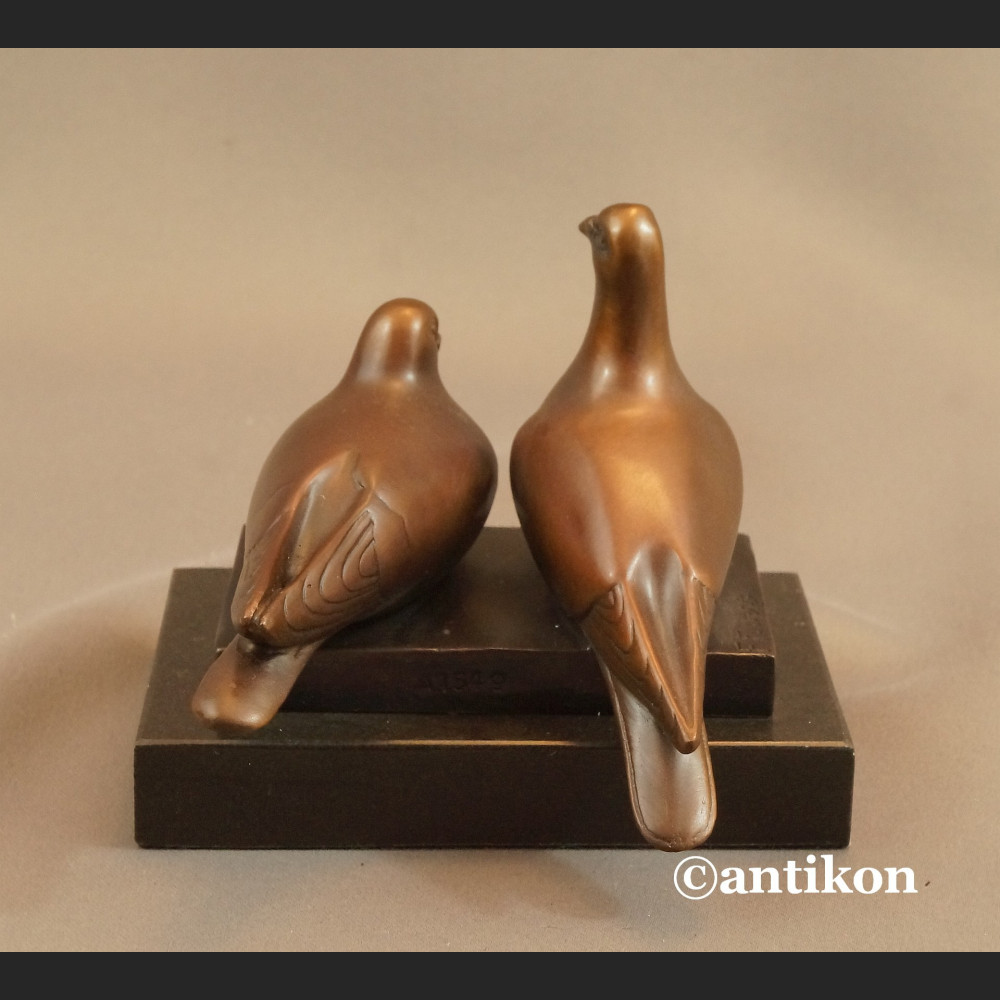 Dwa gołąbki rzeźba z brązu na prezent ślubny  Dwa gołąbki rzeźba z brązu na prezent ślubny