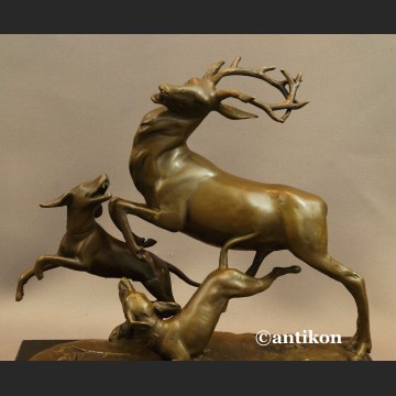 Rzeźba polowanie na jelenia prezent dla myśliwego