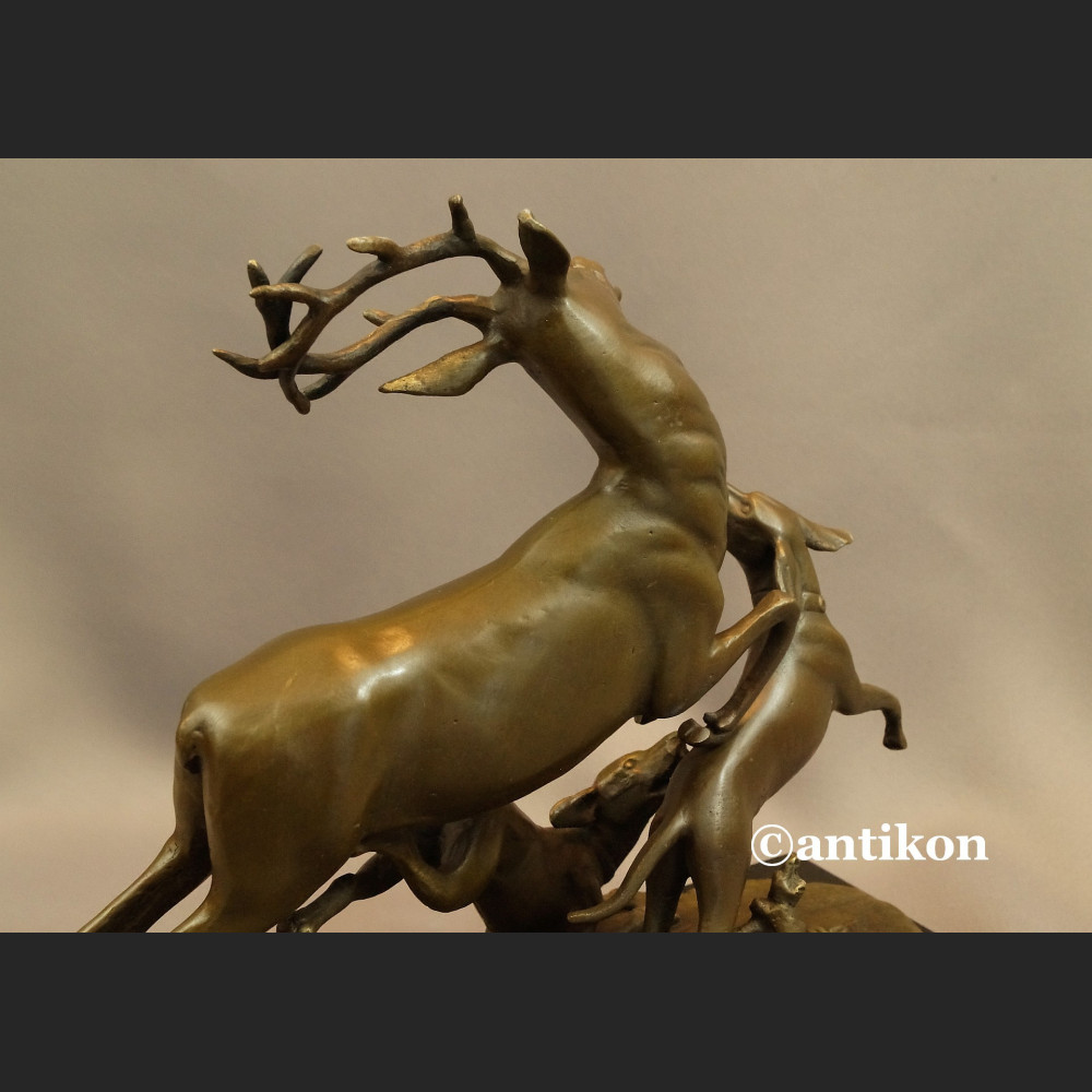 Rzeźba polowanie na jelenia prezent dla myśliwego Rzeźba polowanie na jelenia prezent dla myśliwego