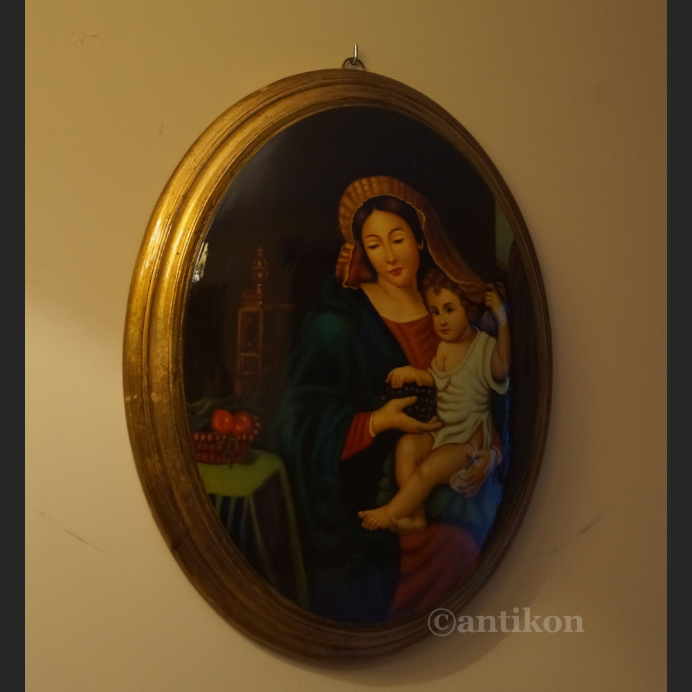Obraz Madonna z Jezusem na owalnym medalionie 