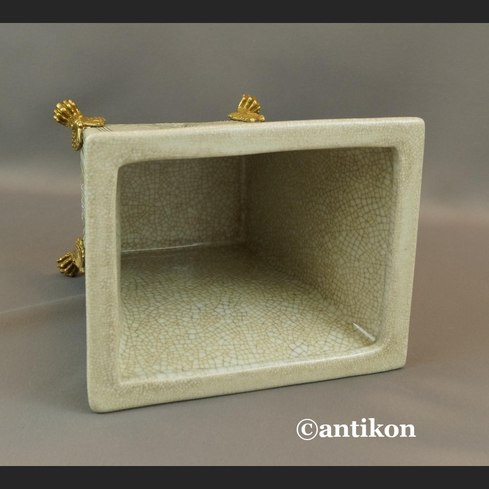 Donica z ptakami w secesyjnym stylu 