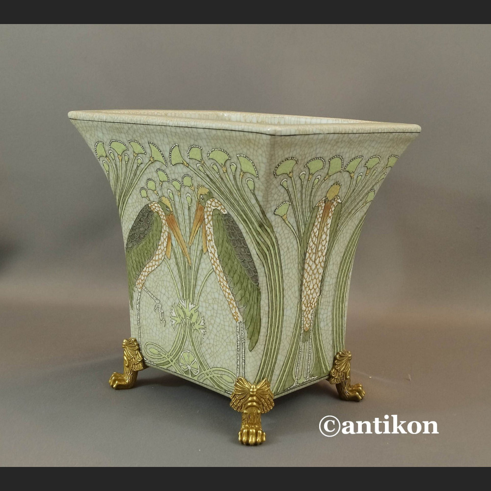 Donica z ptakami w secesyjnym stylu 