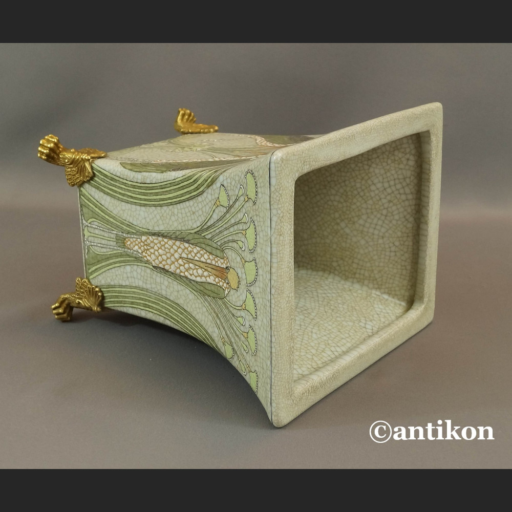 Donica z ptakami w secesyjnym stylu 