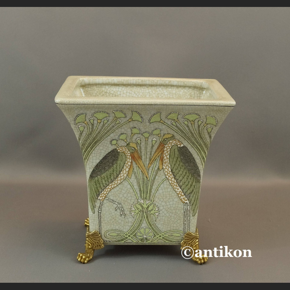 Donica z ptakami w secesyjnym stylu 