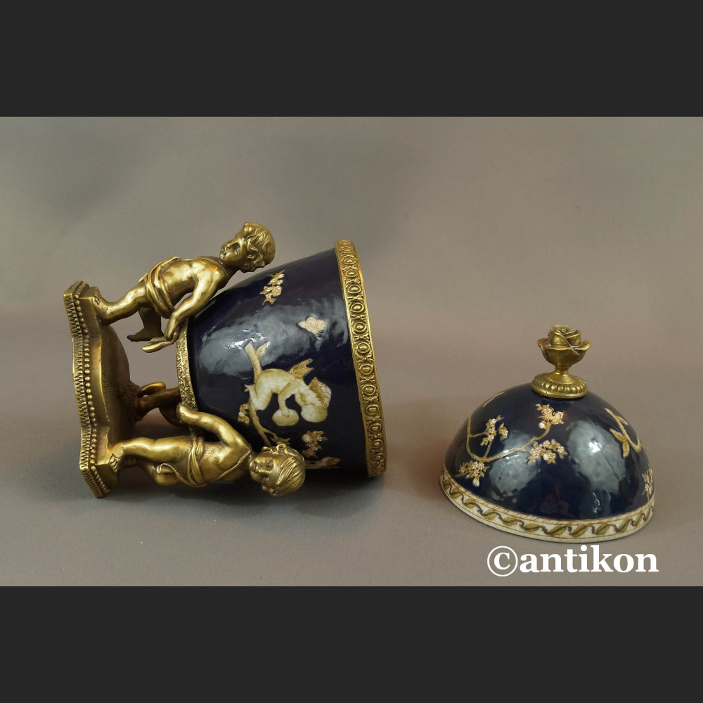 Carskie Jajo z dziećmi a la Faberge porcelanowa szkatuła Carskie Jajo z dziećmi a la Faberge porcelanowa szkatuła