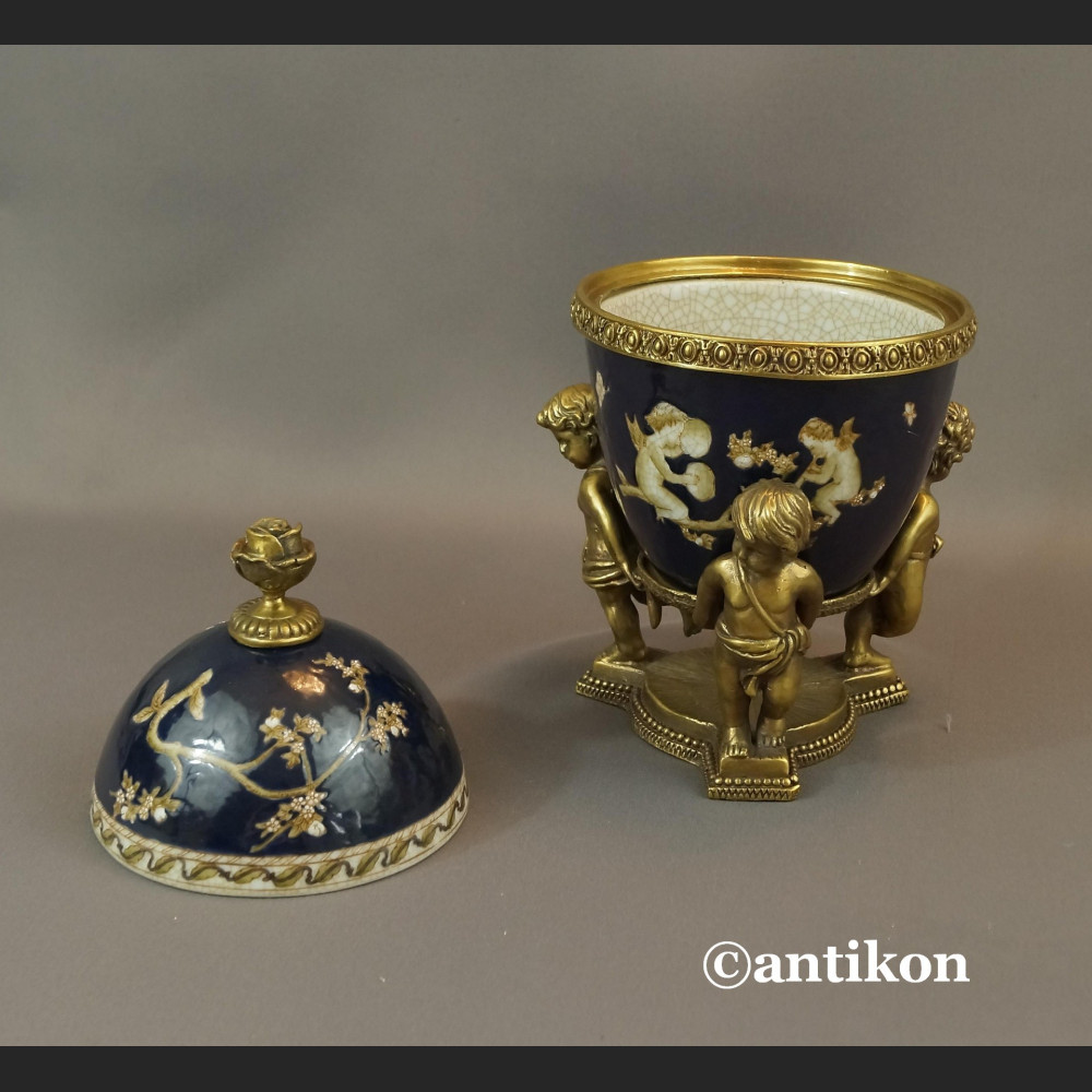Carskie Jajo z dziećmi a la Faberge porcelanowa szkatuła Carskie Jajo z dziećmi a la Faberge porcelanowa szkatuła
