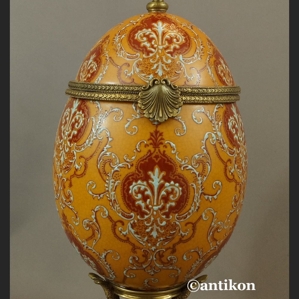 Jajo porcelanowe carskie  szkatuła otwierana z brązem 