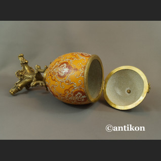 Jajo porcelanowe carskie  szkatuła otwierana z brązem 