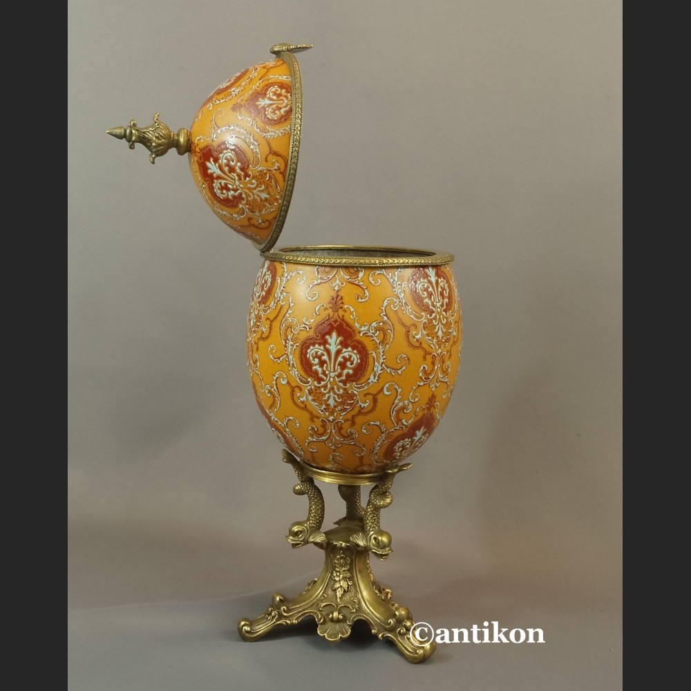 Jajo porcelanowe carskie  szkatuła otwierana z brązem 