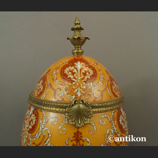 Jajo porcelanowe carskie  szkatuła otwierana z brązem 