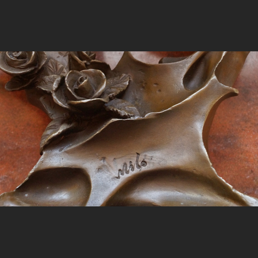 Rzeźba z brązu prezent ślubny Ręce z obrączką Rzeźba z brązu prezent ślubny Ręce z obrączką