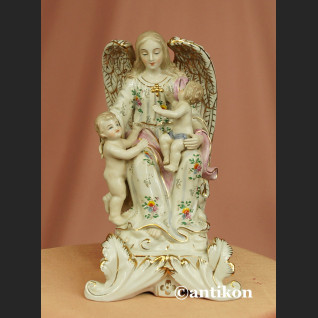 Porcelanowa figurka anioł stróż z dziećmi 