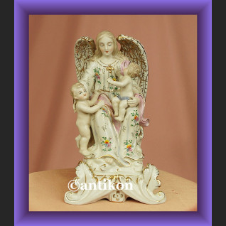 Porcelanowa figurka anioł stróż z dziećmi  Porcelanowa figurka anioł stróż z dziećmi