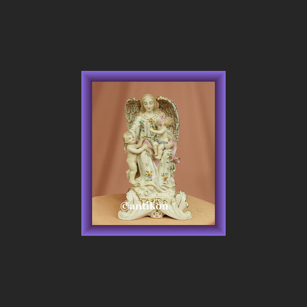 Porcelanowa figurka anioł stróż z dziećmi  Porcelanowa figurka anioł stróż z dziećmi