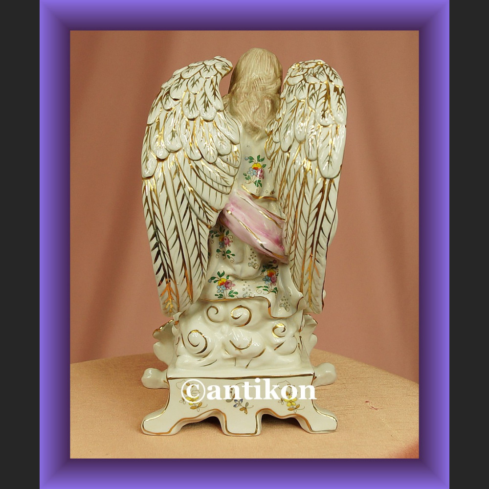 Porcelanowa figurka anioł stróż z dziećmi  Porcelanowa figurka anioł stróż z dziećmi