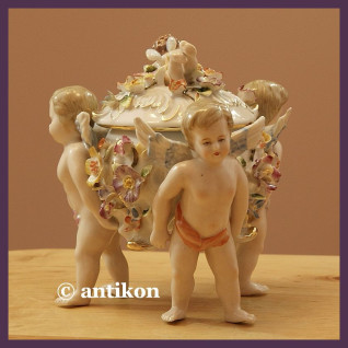 Bomboniera z figurkami dzieci Bomboniera z figurkami dzieci