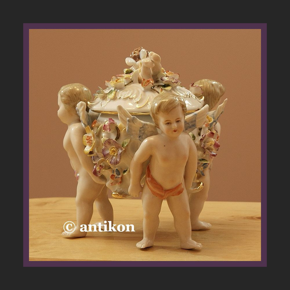 Bomboniera z figurkami dzieci Bomboniera z figurkami dzieci