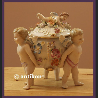 Bomboniera z figurkami dzieci Bomboniera z figurkami dzieci