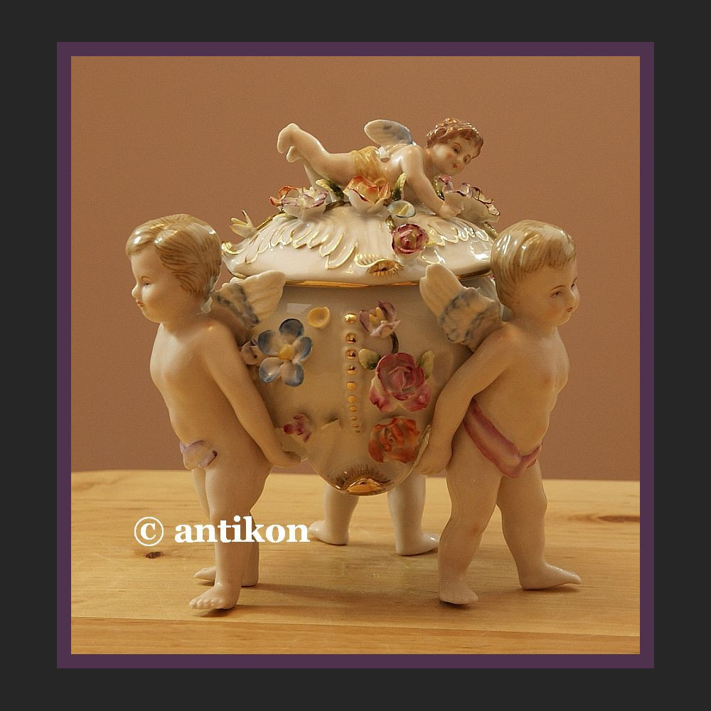 Bomboniera z figurkami dzieci Bomboniera z figurkami dzieci